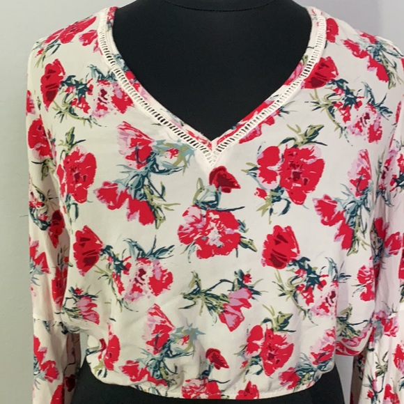 FOREVER 21 PLUS SIZE 1 X CROP TOP BELL SLEEVE - Picture 2 of 11